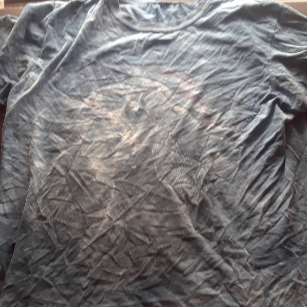 Wolf tee